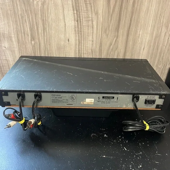 MITSUBISHI DA-G108 7-Band Stereo Graphic Equalizer Powers On (read) - Picture 7 of 10